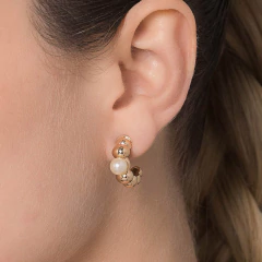 Brinco Rommanel Meia-Argola com Esferas e Pérolas 527365 na internet