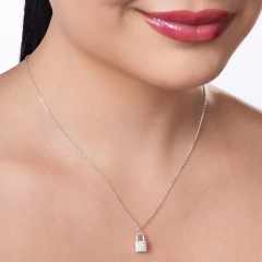 Gargantilha Prata Romamnel Pingente Cadeado com Zircônias na internet