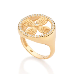Anel Boho Com Flor Vazada Ao Centro Cravejada Por 41 Zirconias De 1,00 Mm E 1 Zirconia De 1,50 Mm.(Joia Licenciada Colec
