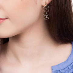 Brinco Rommanel Base Quadrada Com Navetes Vazados 523430 - Joias Rommanel | Carla Damasceno Joias