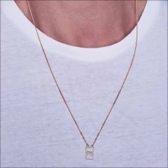 Escapulario Formado Por Fio 0,40 Grumet Diamantada, Com Medalha Escrito Fe E A Outra Medalha Com Uma Cruz. Med 68 Cm na internet