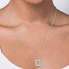 Escapulario Formado Por Corrente De Elo Cadeado Fio 0,40 Mm Com 1 Pingente Retangular De Nossa Senhora Aparecida Craveja - Joias Rommanel | Carla Damasceno Joias