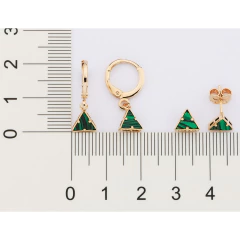 Kit Brinco Com 1 Par De Argola Com Duas Pedras Sinteticas De 6X6 Mm E Um Par Solitario Com Duas Pedras Sinteticas De 6X6