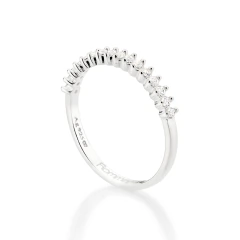 Meia Alianca Cravejada Por 16 Zirconias De 1,5 Mm. - comprar online