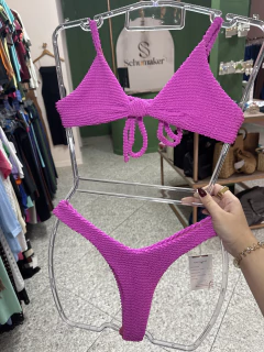 Biquíni top fixo nó calcinha asa delta
