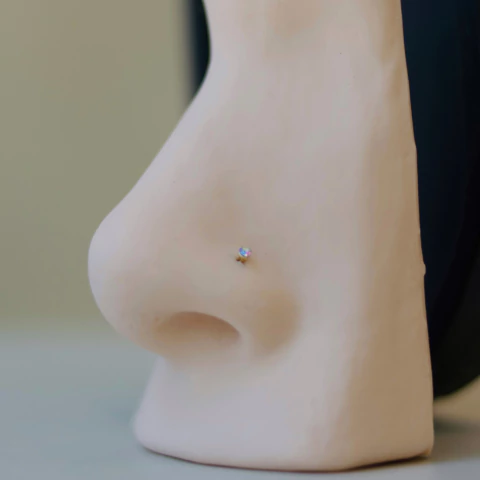 Piercing Nariz Ponto de Luz - ouro 18k - comprar online