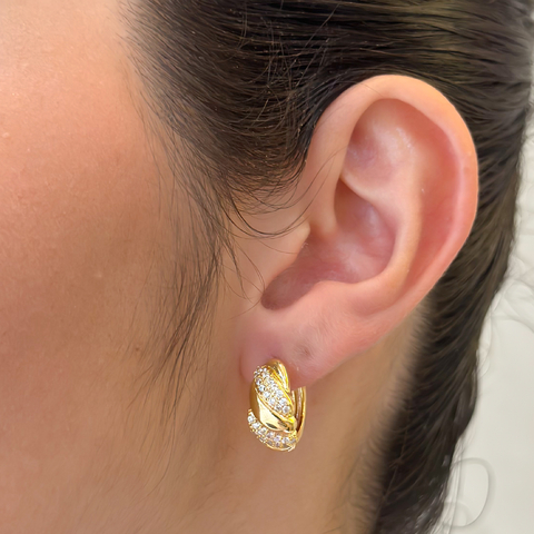 Brinco argolinha click c/ cravejado croissant - ouro18k - comprar online