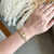 Bracelete 2 trevos branco - aço inoxidavel ouro18k na internet