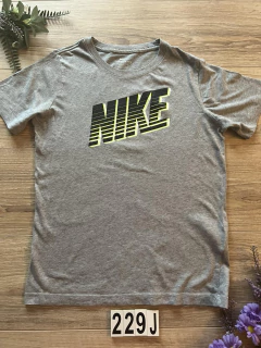 CAMISETA NIKE 12 A 13 ANOS 158 CM