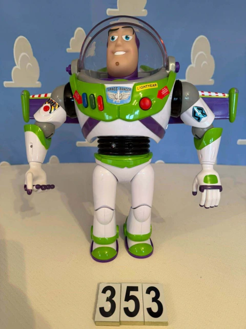 BUZZLIGHTYEAR DISNEY STORE GOLPE DE KARATE , TOY STORY
