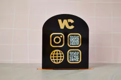 Imagen de Cartel QR en Acrilico / Opción Base oro
