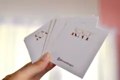 Cartones para collares con detalle en Hot stamping (7,5 x 7,5 cm) x 96 U. - Imagine Soluciones Graficas