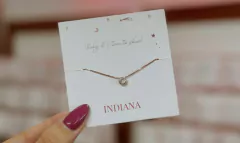 Imagen de Cartones para collares con detalle en Hot stamping (7,5 x 7,5 cm) x 96 U.