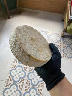Queijo canastra maturado meia lua - comprar online