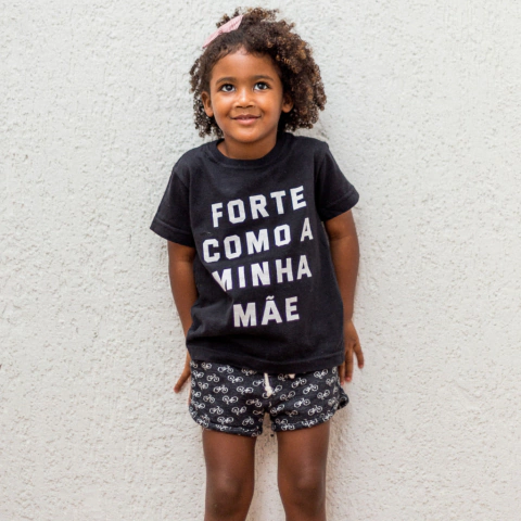 T-SHIRT INFANTIL "FORTE COMO A MINHA MÃE ®"