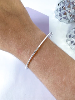 Bracelete liso fio redondo na internet