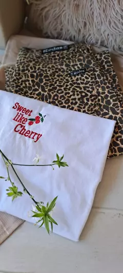 Remera Cherry en internet