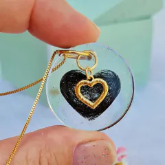 Pingente redondo coração de pelinhos - Malu Límoli Joias Afetivas