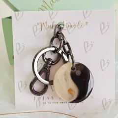 Chaveiro com pelinhos Yang Yang - comprar online