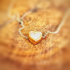 Pingente Mini Coração banhado em ouro (Corrente não inclusa) na internet