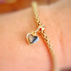 Berloque mini coração banhado em ouro (Pulseira não inclusa)