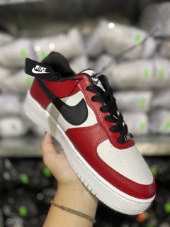 Nike Air Force roja con blanco