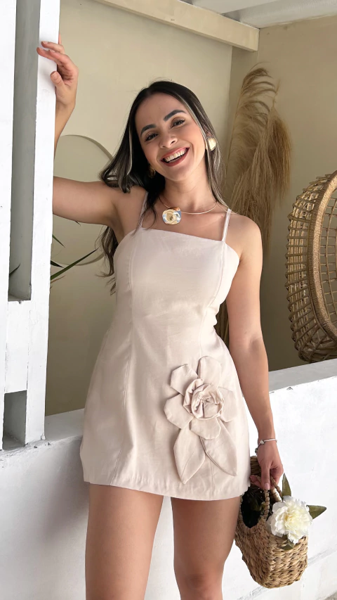 Vestido macaquinho Flôr - Bege - comprar online