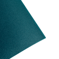 Detalle de la superficie del mat de yoga de caucho natural en color verde océano extra largo