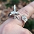 Anillo Colibrí en Flor de Plata 925 con Zirconía Cúbica - Amarrarte Mayorista
