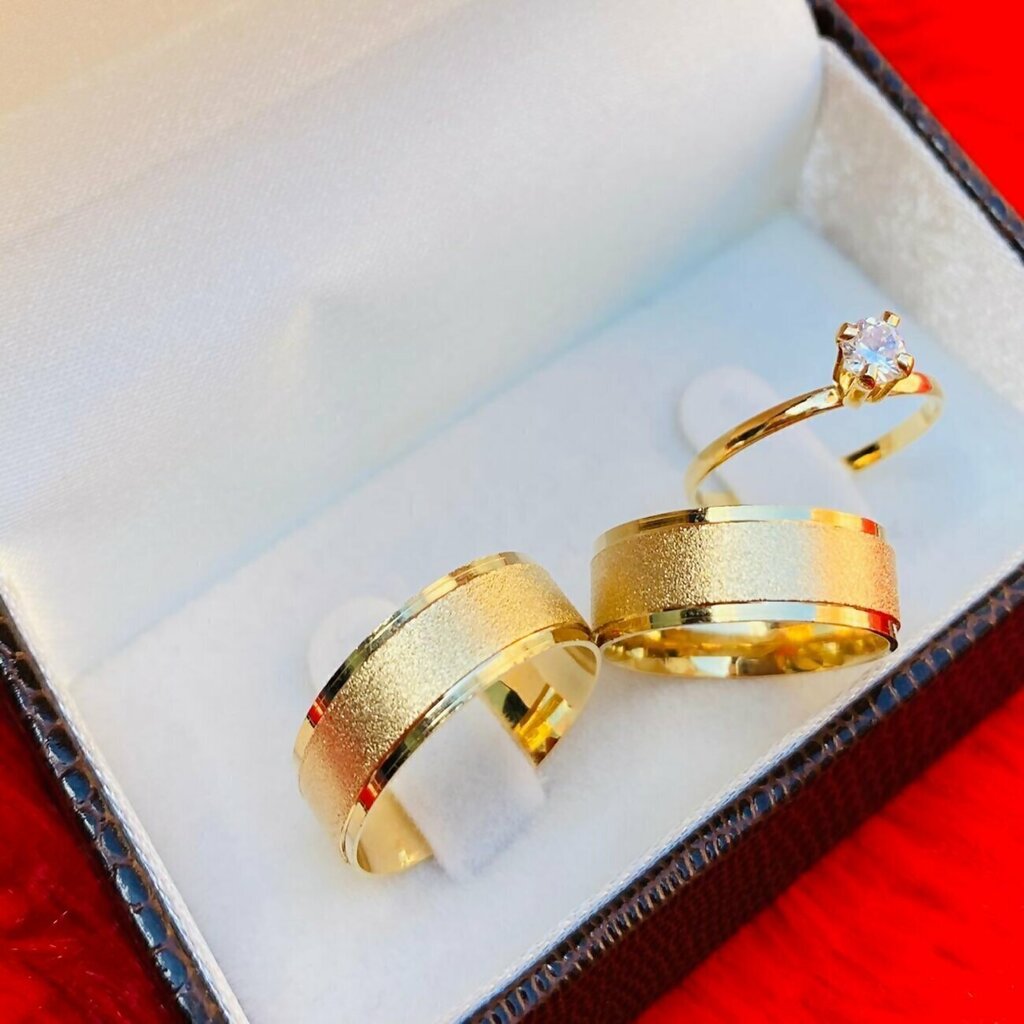 Par Alianças de Noivado 6mm Banhada Ouro 18k + Anel Solitário