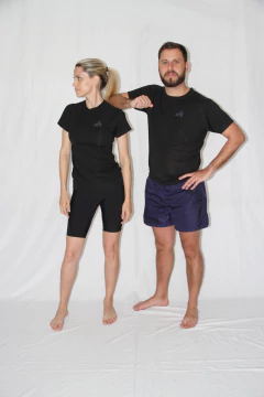 Remera de Lycra Mujer "Icarai" Negra - comprar online
