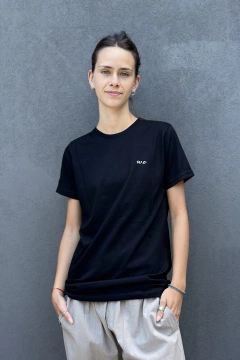 Remera Supay Flower Negra en internet