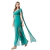 Mulher usando um vestido longo verde com detalhes em chiffon e sandálias, destacando um estilo elegante e fluído.