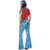 Fantasia feminina retrô anos 70 e 80, com blusa tie-dye colorida e calças flare azuis.