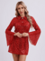 Vestido feminino vermelho de discoteca com brilho, mangas largas e colarinho, inspirado nos anos 70 e 80.