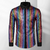 Camisa masculina de manga longa com estampa brilhante em cores vibrantes, inspirada nos anos 70 e 80.