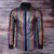 Camisa masculina de manga longa com estampa brilhante em cores vibrantes, inspirada nos anos 70 e 80.