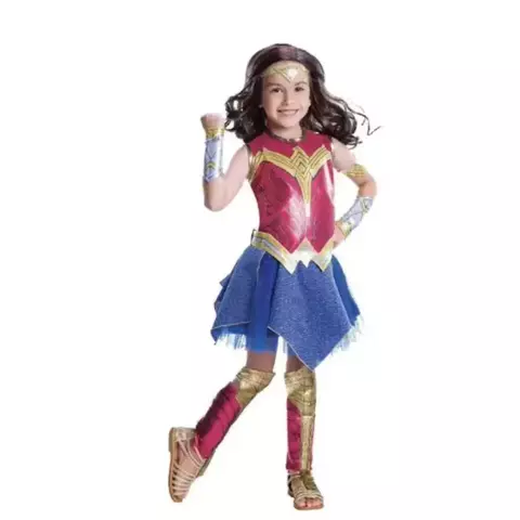 Fantasia Infantil da Mulher-Maravilha transforma qualquer dia em uma aventura épica! Cores vibrantes, detalhes fiéis e o conforto que ela merece para brincar sem parar.