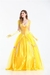 Fantasia feminina da Bela e a Fera, com vestido amarelo e luvas longas, ideal para festas temáticas.