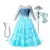 Fantasia da Elsa do Frozen para crianças, com vestido azul iluminado e acessórios como tiara, colar, luvas e varinha mágica.