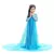 Menina vestida com fantasia azul da Elsa do Frozen, com capa longa e tiara prateada