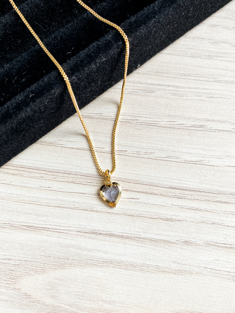 COLAR PINGENTE DE CORAÇÃO LILÁS 8MM | BANHADO A OURO 18K