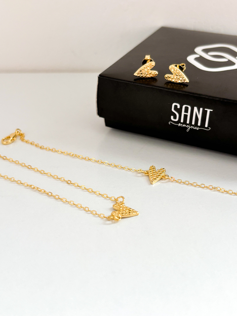 CONJUNTO CORAÇÃO PUXADINHO (COLAR, BRINCOS E PULSEIRA) | BANHADO A OURO 18K