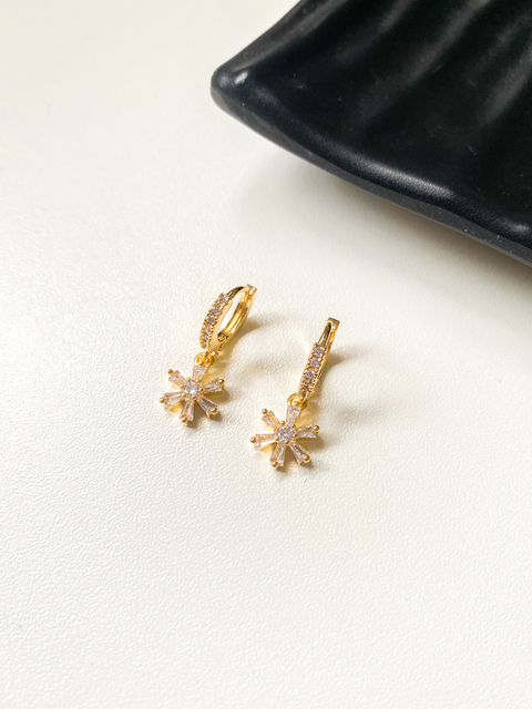 Argola Flower | banhado a ouro 18k