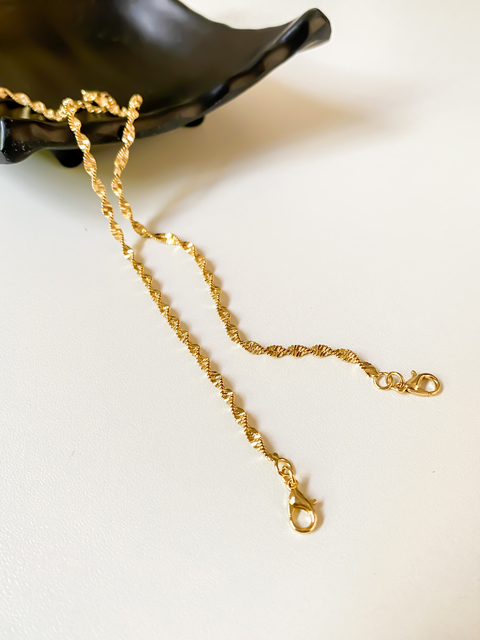 Pulseira fita torcida | banhada a ouro 18K