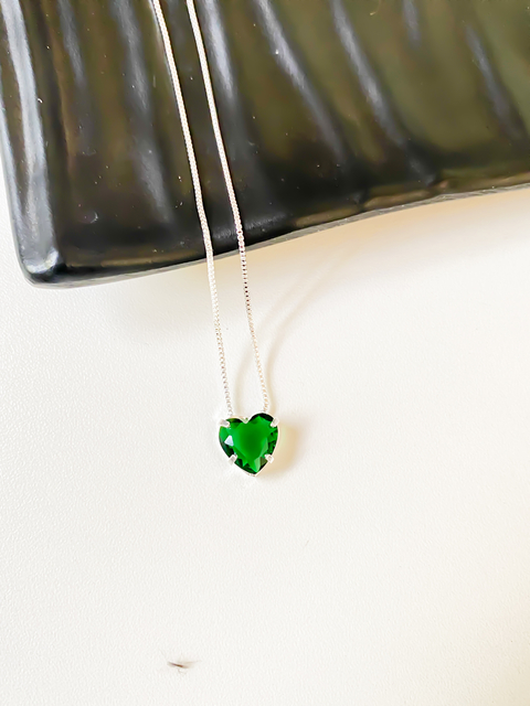 Colar coração verde esmeralda | banhado a prata 925