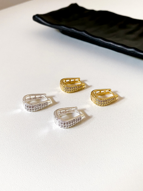Argola gota cravejada M | banhado a ouro 18k