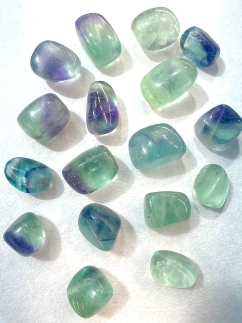 Fluorita arcoíris rolada grande