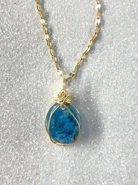 Dije apatita azul engarzado