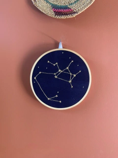 Quadro Bordado Constelação Sagitário na internet